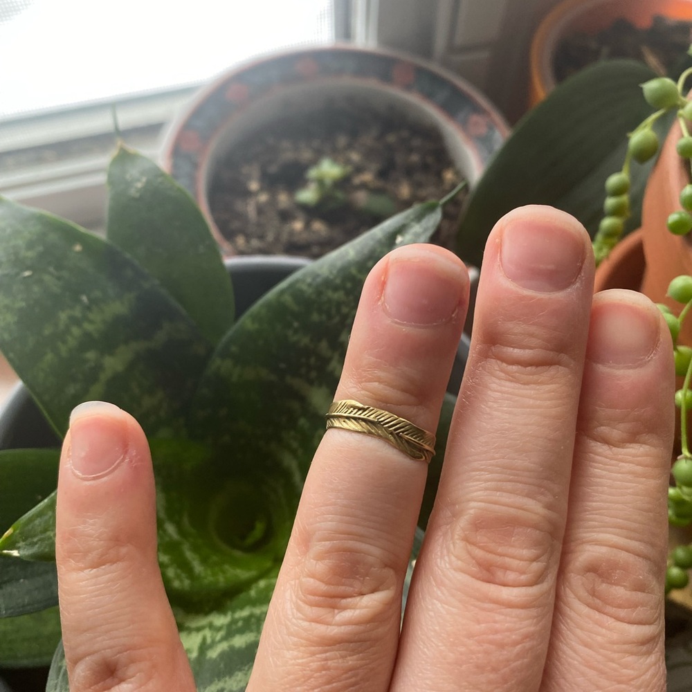 Chic Brass Feather Ring size 4